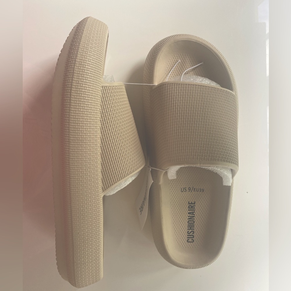 Cushionaire cloud slides. Size 9. Brand new. Khaki color